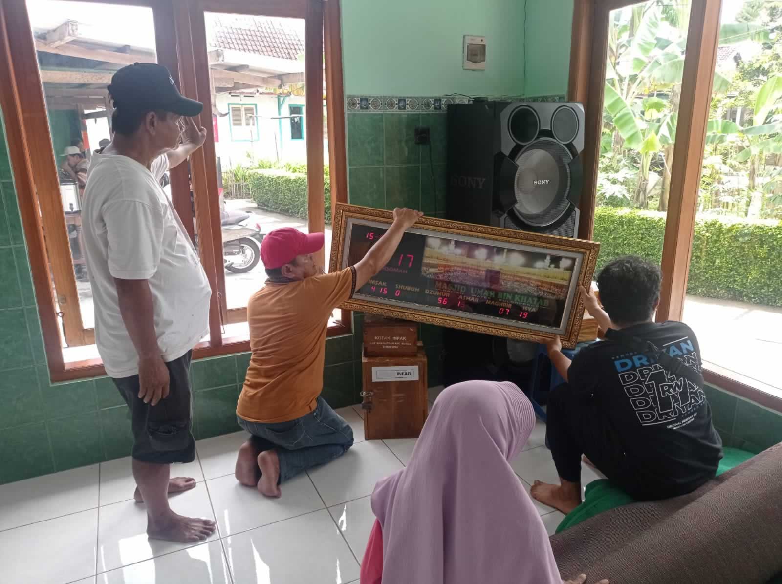 Kerja Bakti Persiapan Ramadhan Musala Umar bin Khattab